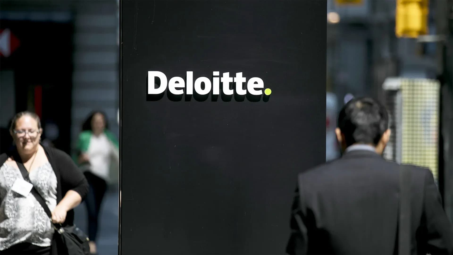 Big Consulting Firms Cut Perks: Atlanta SMBs Seize Talent Edge