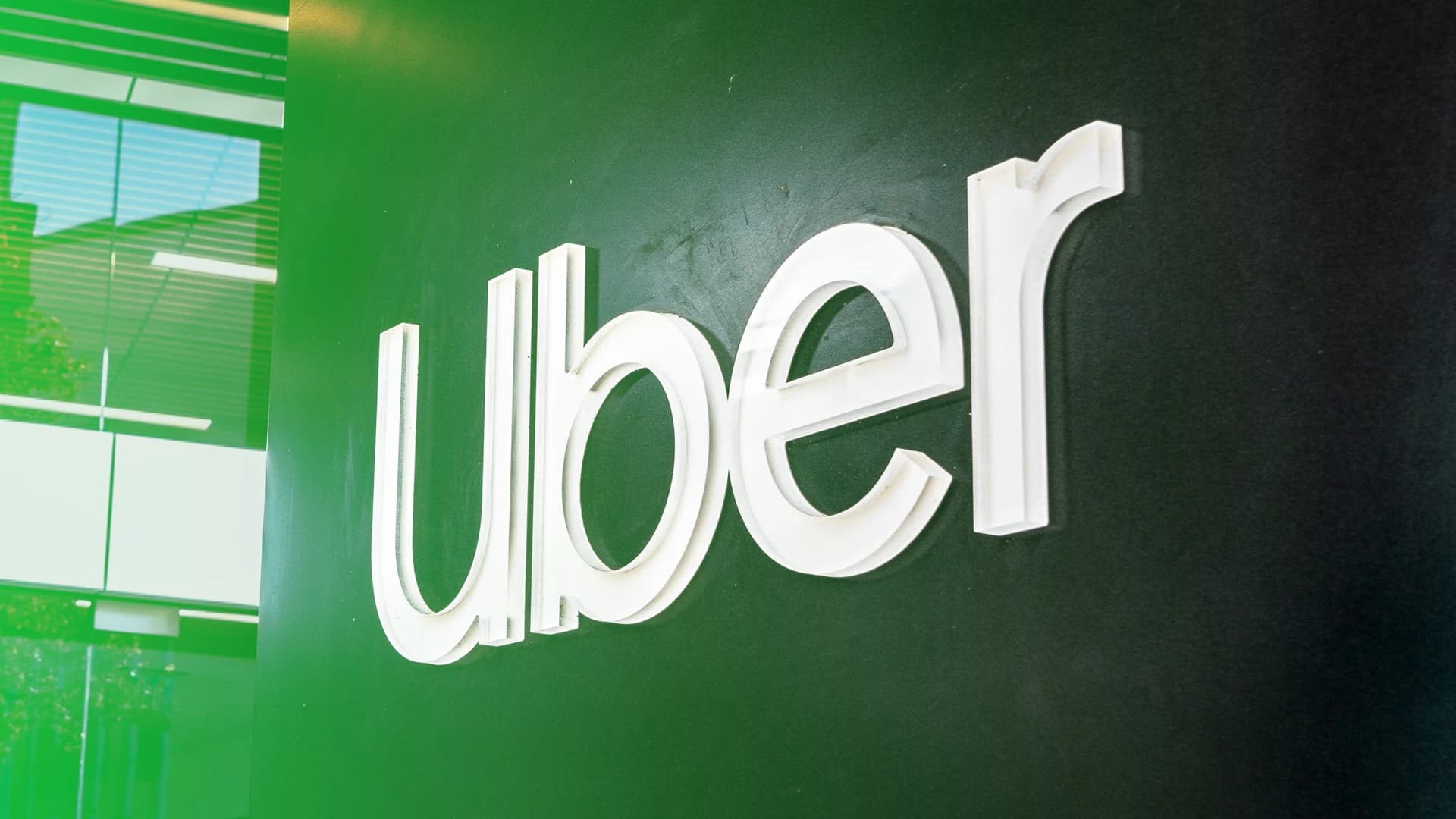 Uber, Expedia Partner to Simplify Travel Bookings