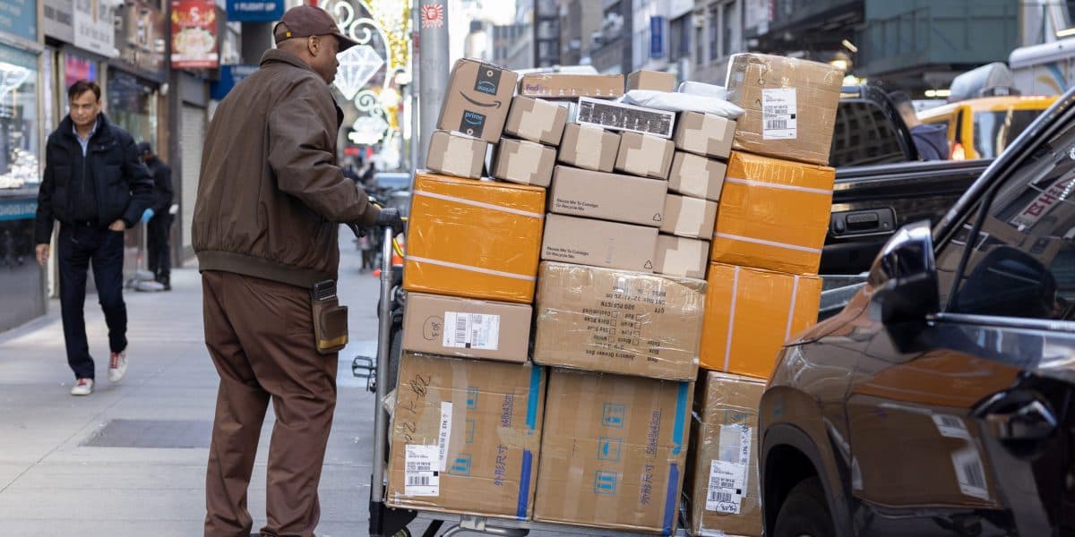 FedEx, UPS to Return $5B in Tariff Refunds to Customers