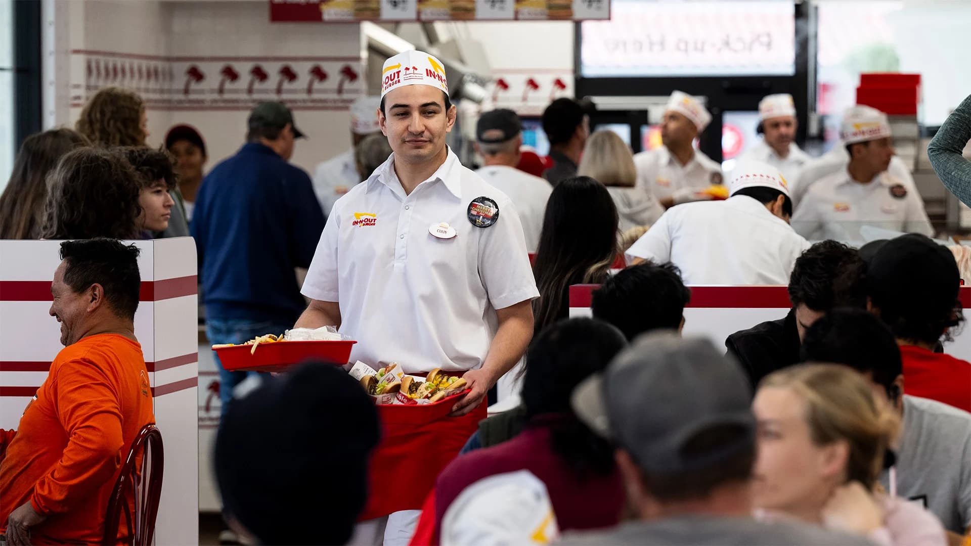 Wage Hikes Drive Fast Food to Cut Hours, Boost Automation