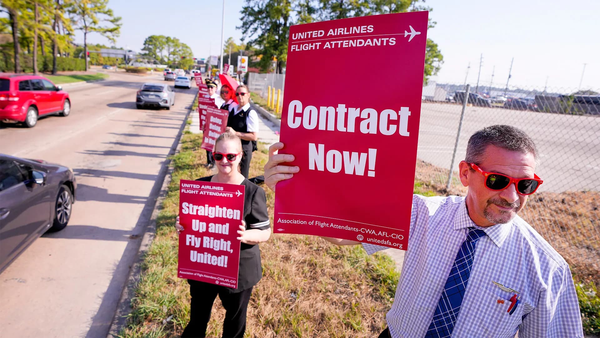 United Airlines Workers Secure Major Contract Victory
