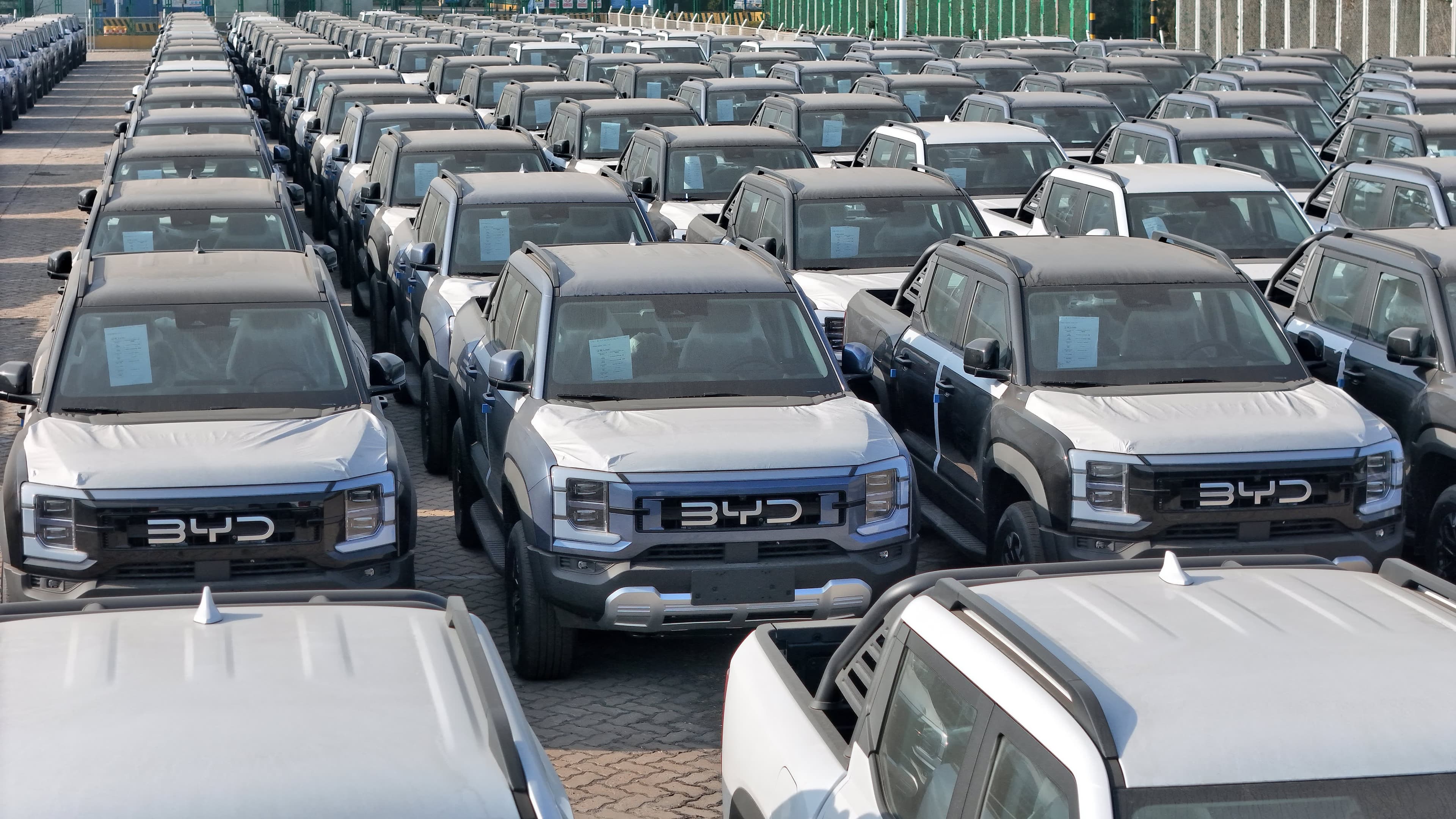 Chinese EV Flood Into Canada: What It Means for U.S. Auto Markets
