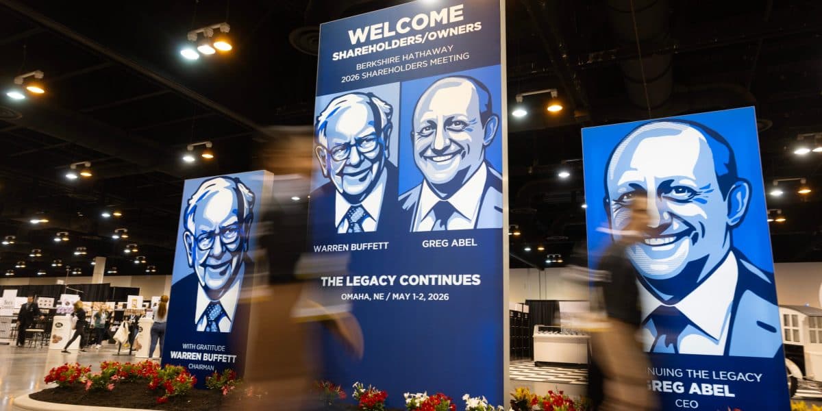 Berkshire's Portfolio Shift: Alphabet Surge, Delta Buy, Amazon Exit