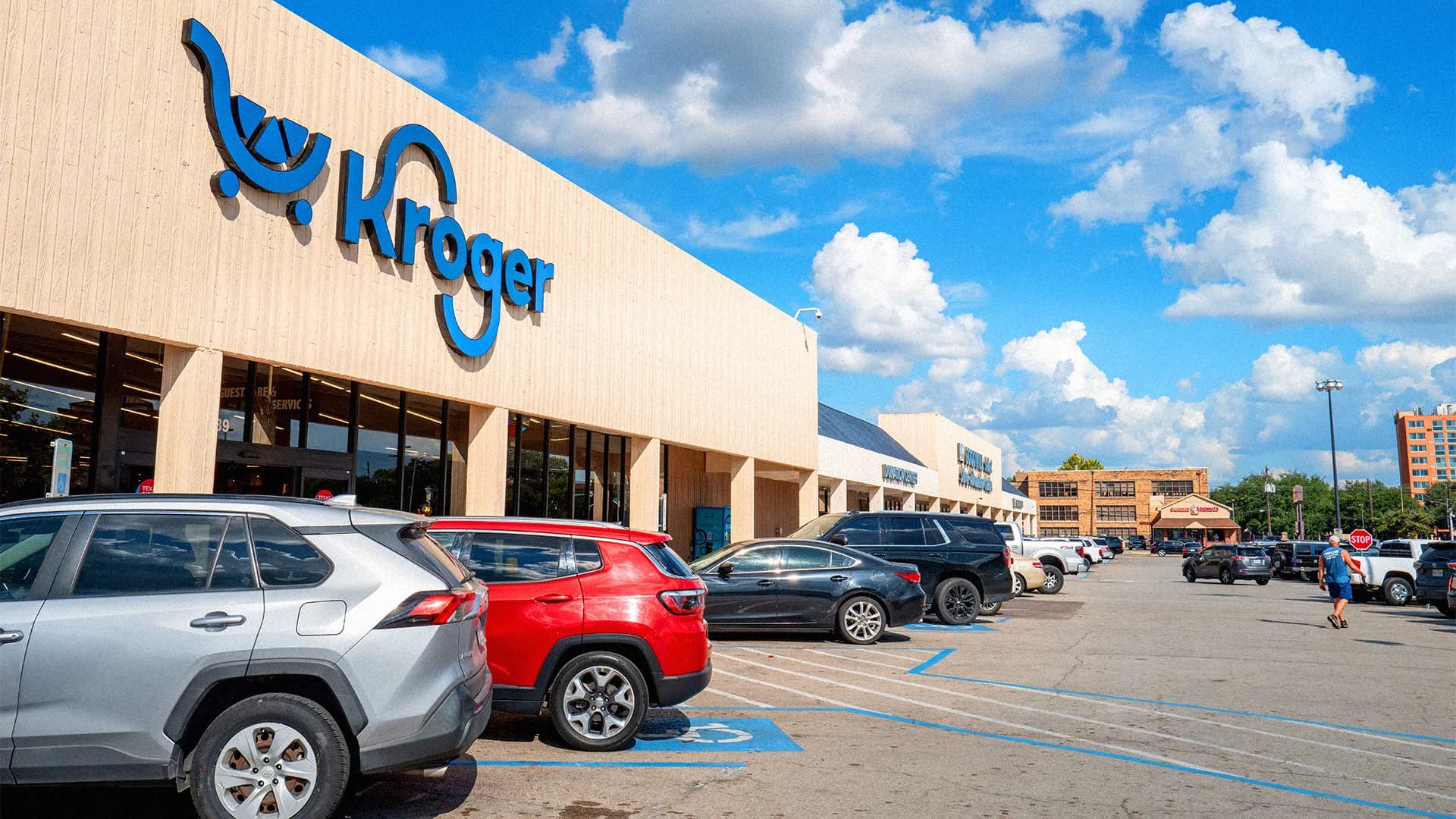 Kroger's Price War Strategy Targets Walmart, Costco Dominance