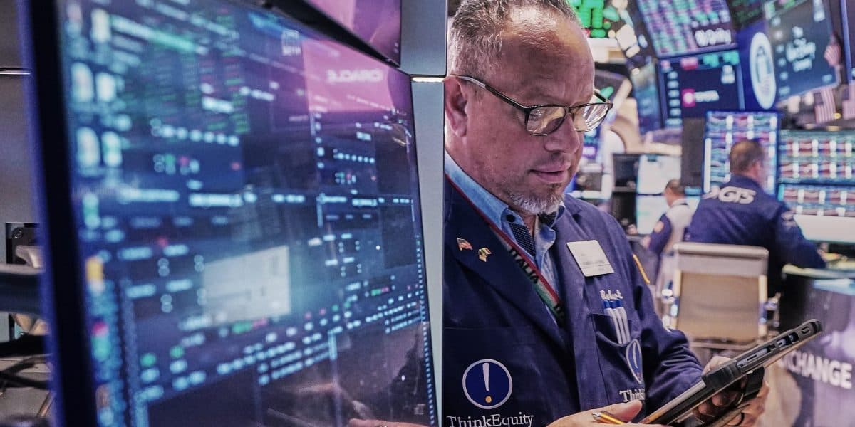 Stock Trading Scandals Undermine Political Anti-Corruption Message
