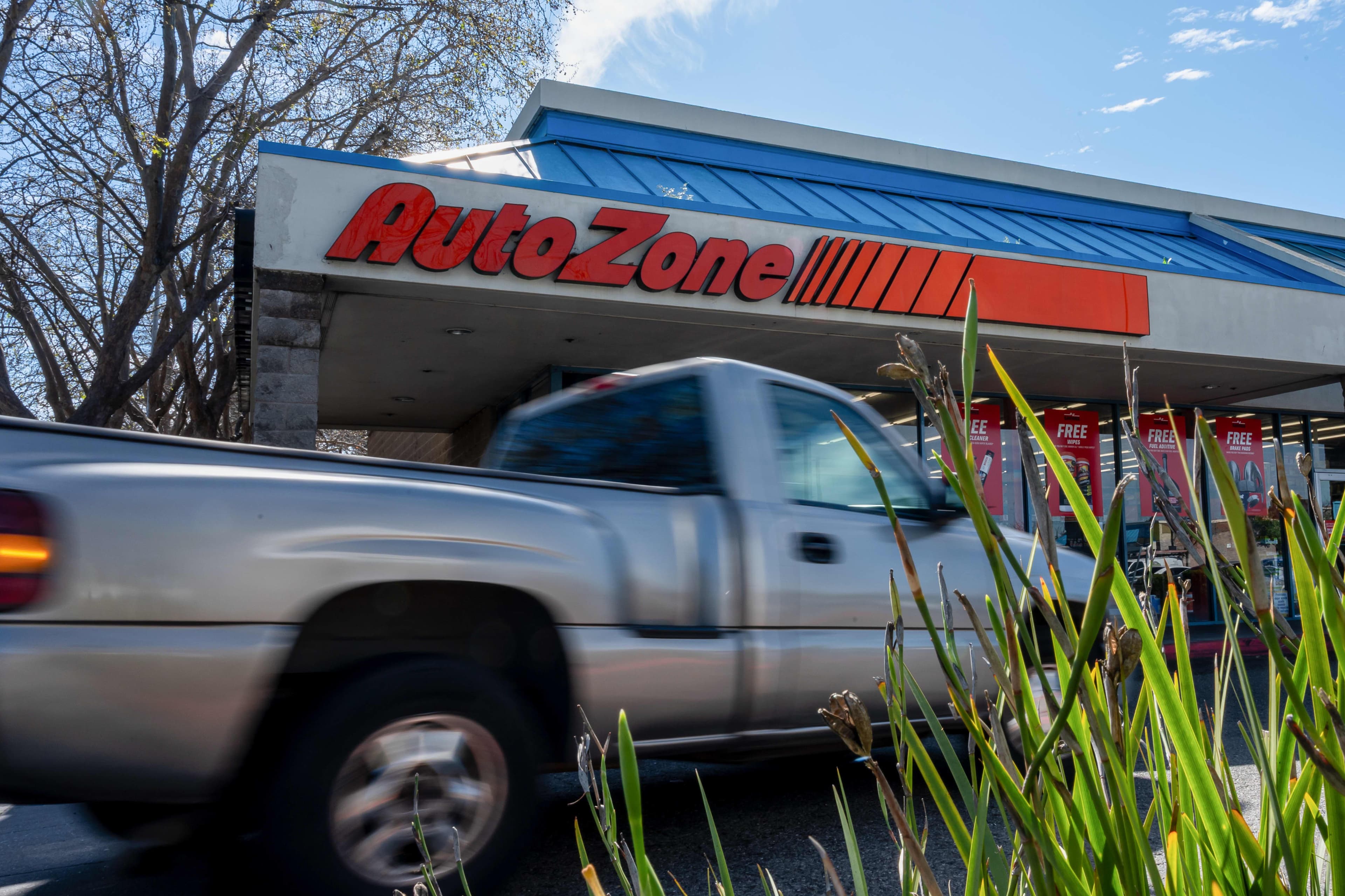 AutoZone Stock Tumbles Despite Beating Earnings Targets