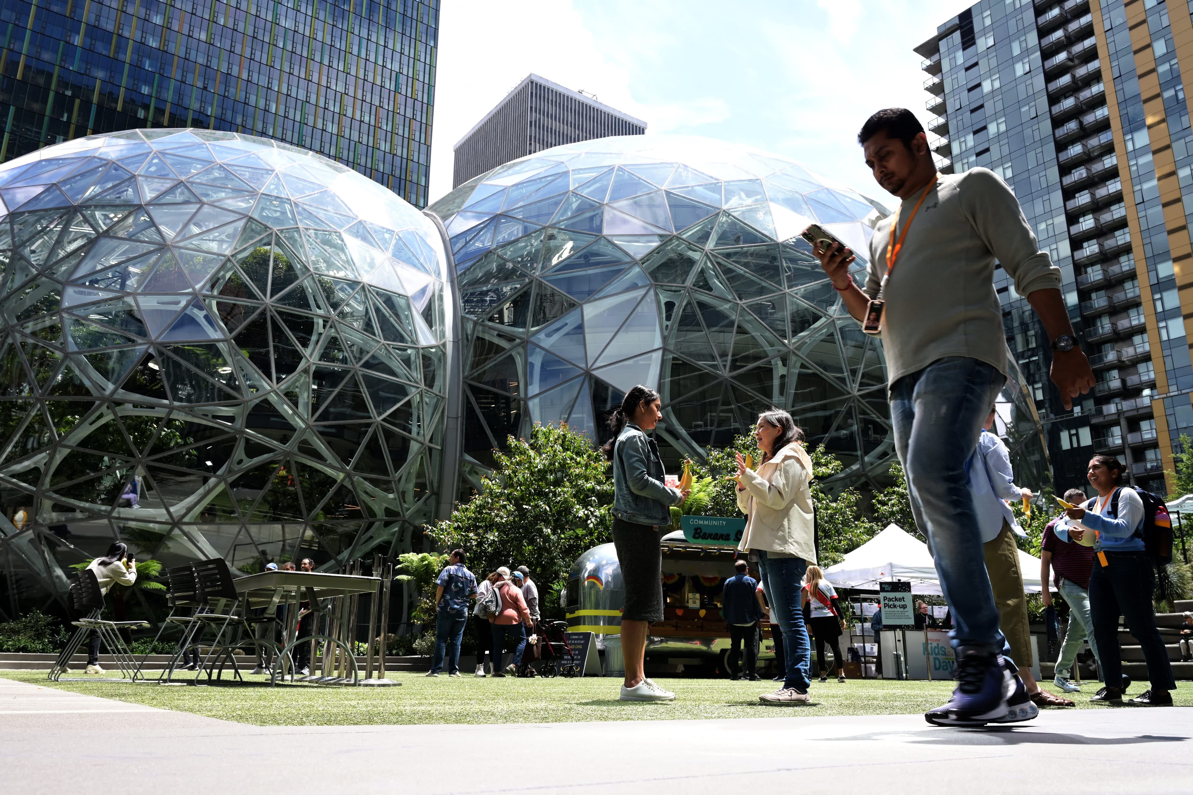 Amazon Layoffs Pile Pressure on Workers in Tight Job Market