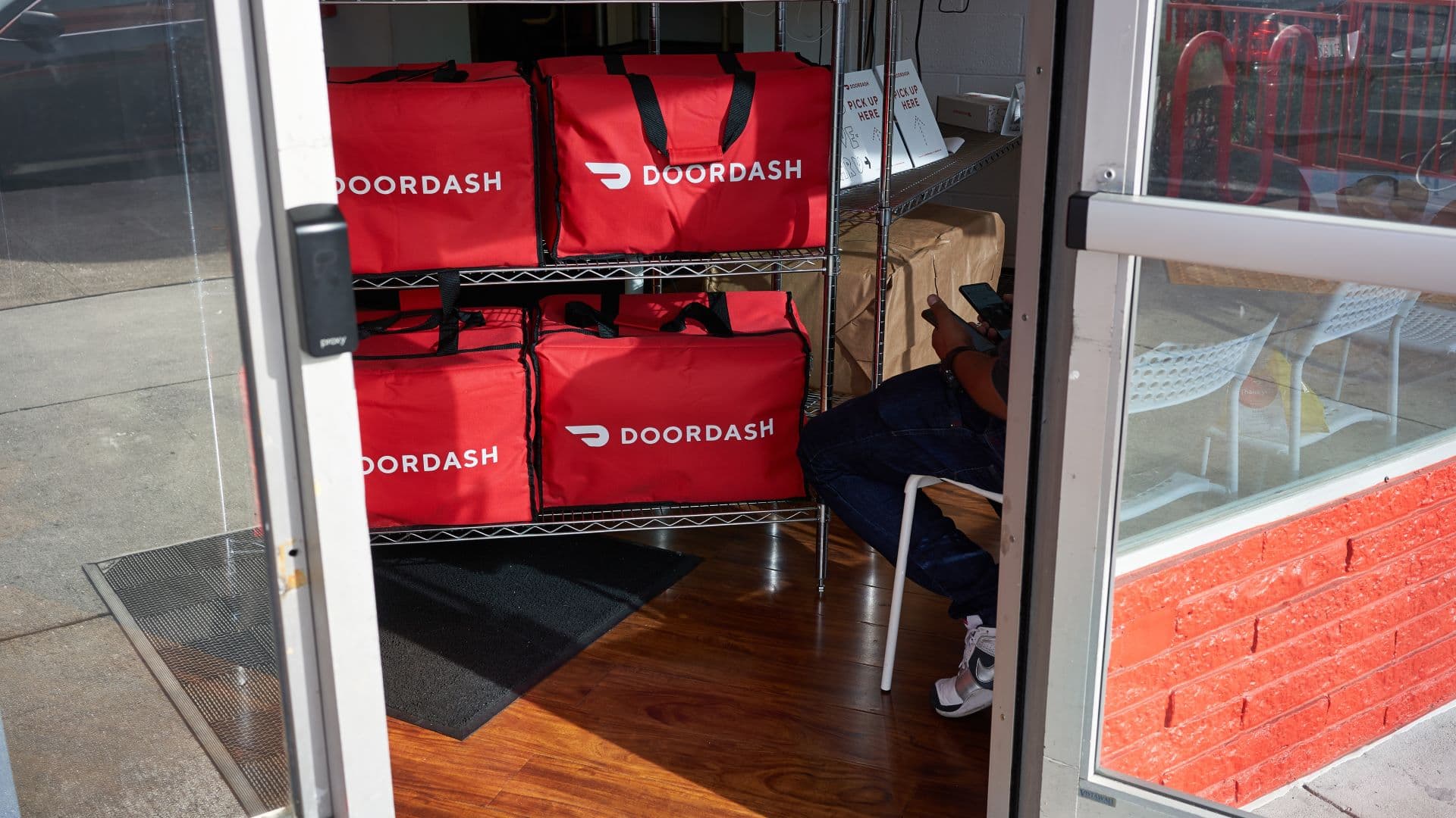 DoorDash Expands Reach with Shopify Integration for Retail Delivery