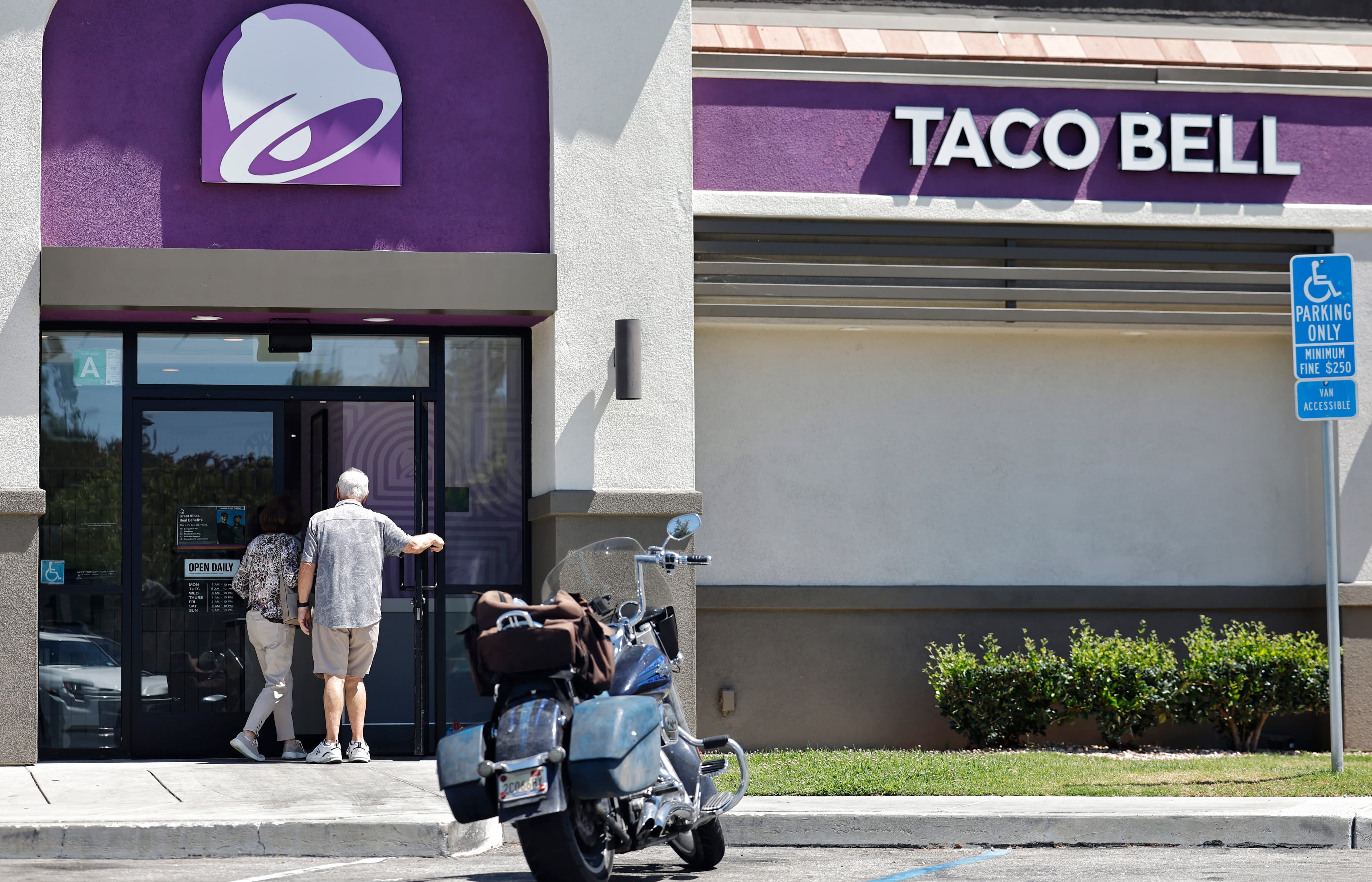 Taco Bell Removes Tainted Lettuce After Cyclosporiasis Link