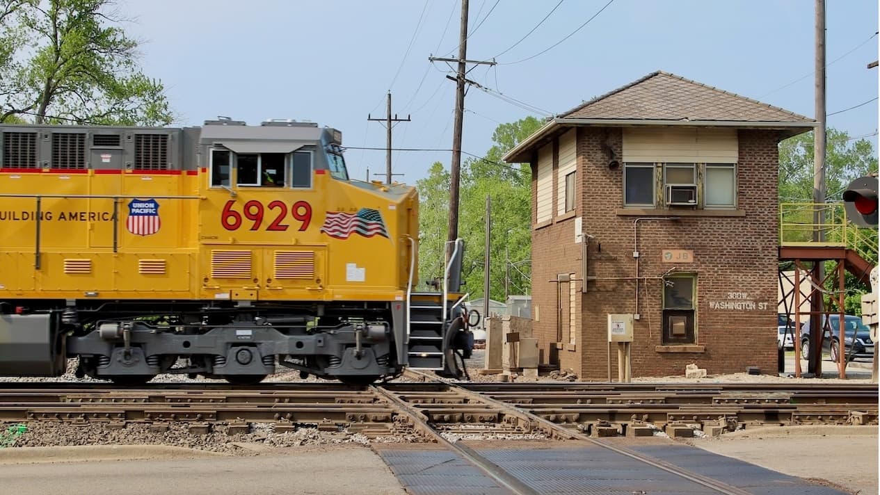 CN Backs UP-Norfolk Southern Merger for Market Access