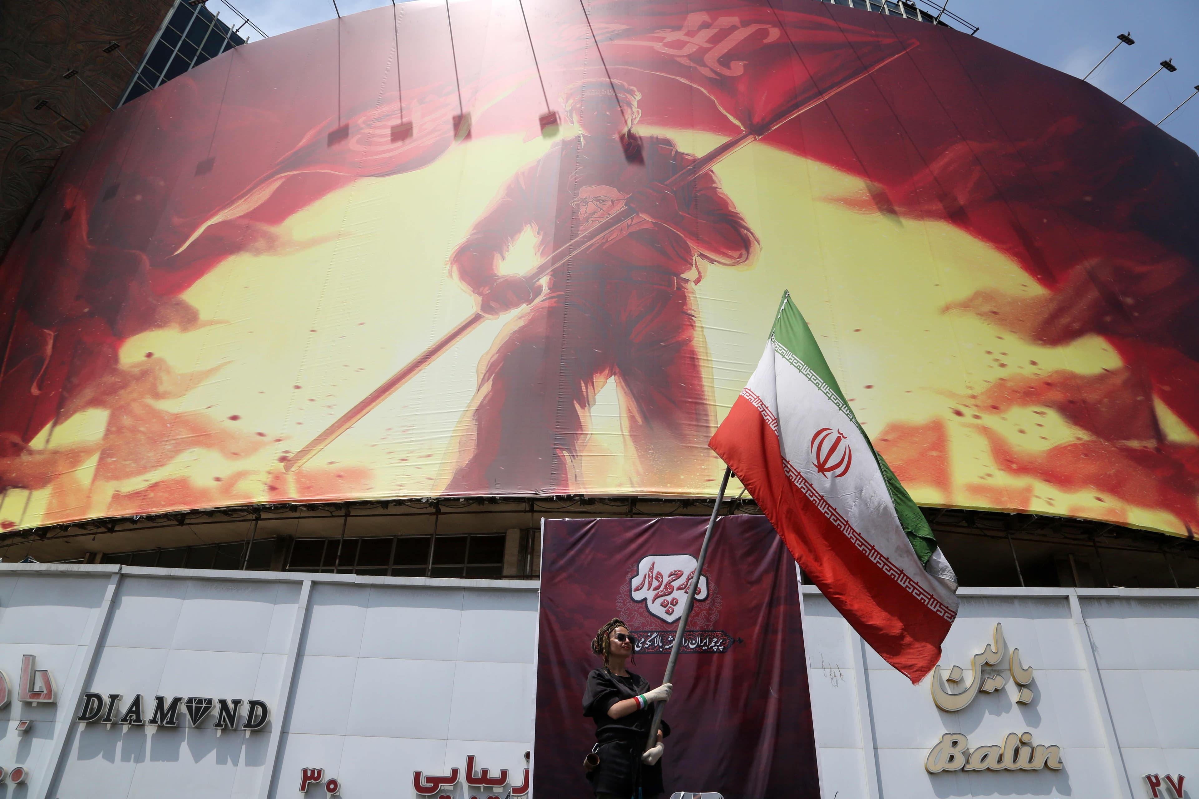 Iran Links Strait of Hormuz Opening to U.S. Negotiations