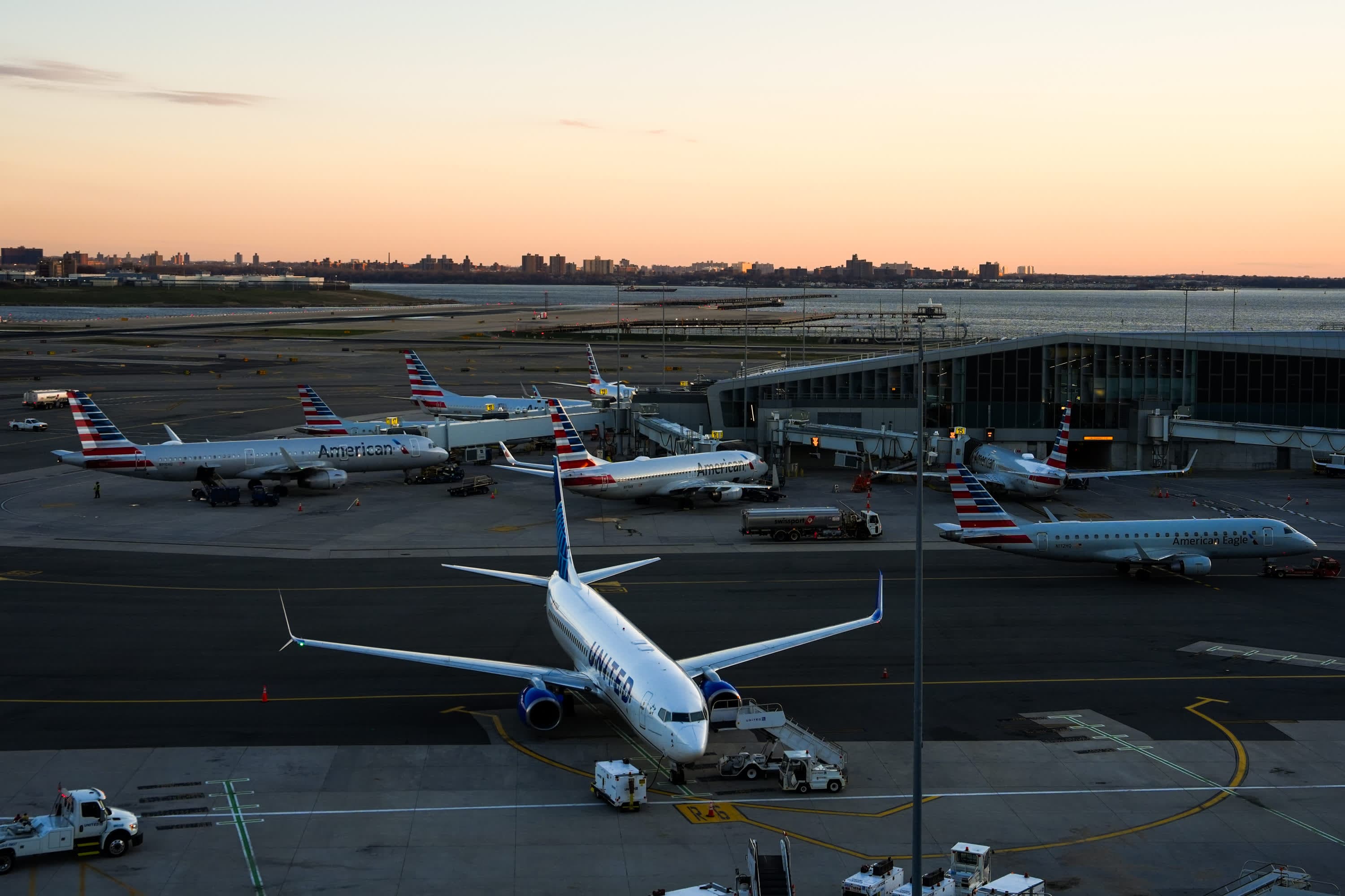 LaGuardia Runway Closure Signals Infrastructure Risk for Air Travel