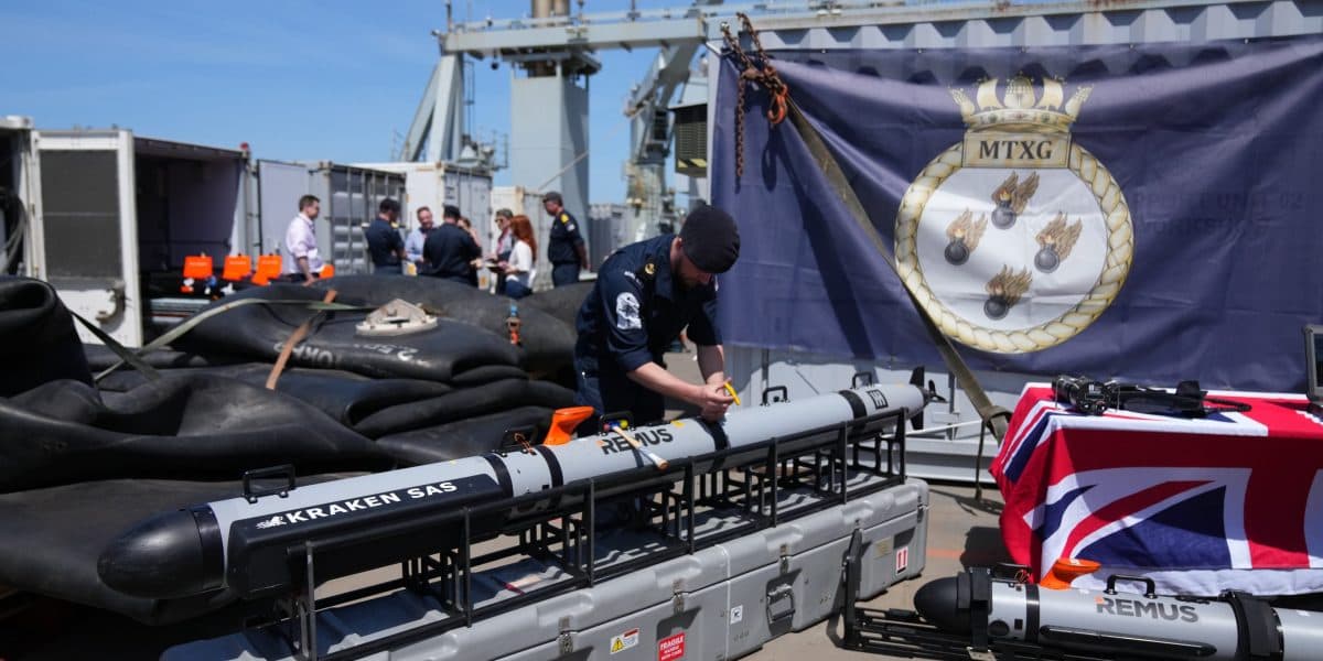 U.K. Navy Prepares for Hormuz Mine Clearing Mission
