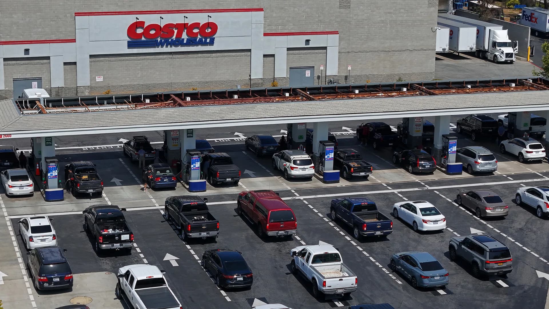 Costco's Fuel Strategy Fuels Member Loyalty as Gas Prices Spike