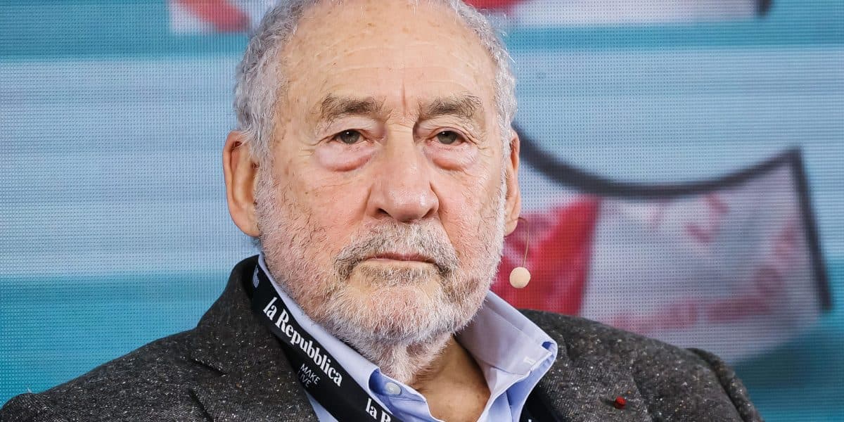 AI Wealth Gap: Nobel Laureate Warns of Rising Tech Inequality