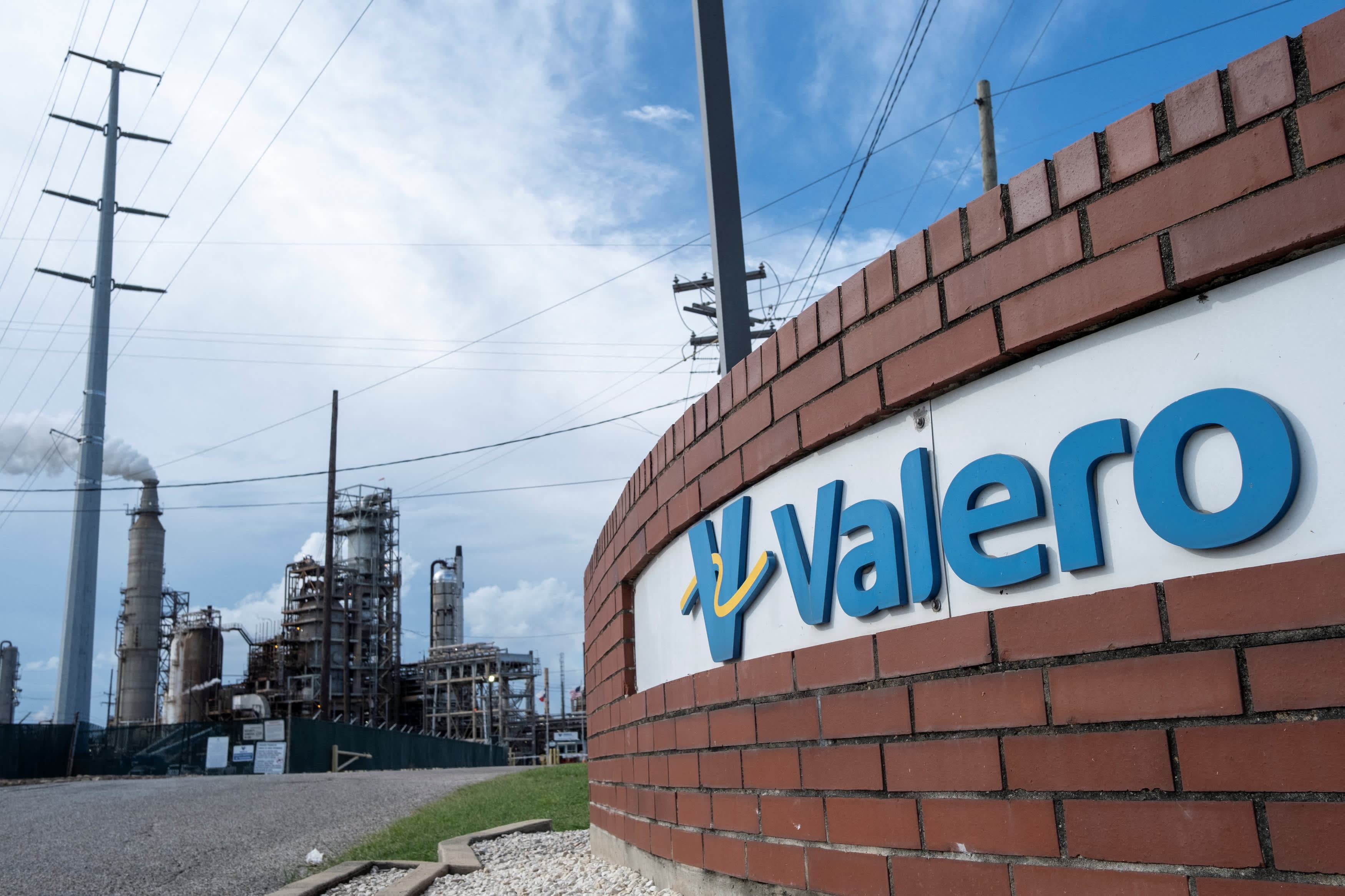Wall Street Analysts' Top Dividend Stock Picks for Income